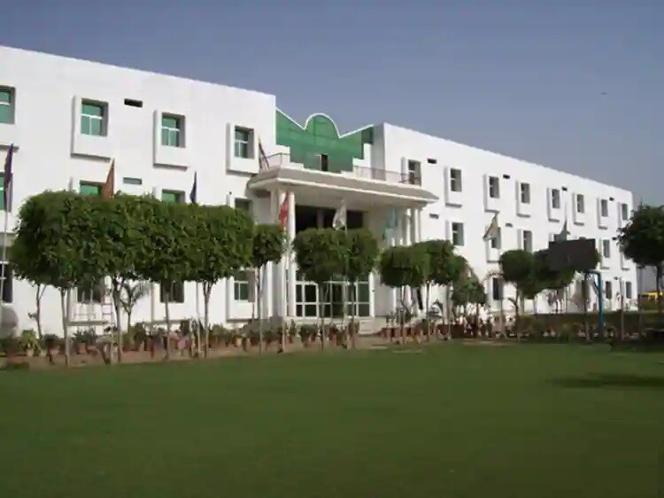 Sirsa_a large building with a large lawn in front of it